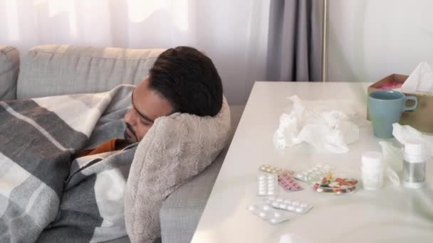 Flu disease sick man home recovery shivering — стоковое видео