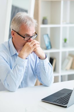 Düşünce yöneticisi planlama stratejisi meşgul adam ofisi