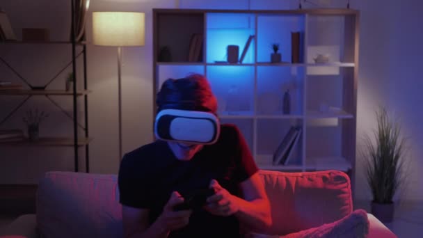 3Dリアリティゲーム表現力豊かな男のサイバー技術 — ストック動画