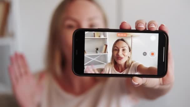 Influencer blog excited woman video record — Vídeo de Stock