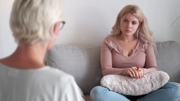 Psychology consultation female patient mental — Stok video