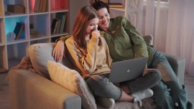 funny video family rest female relationship happy