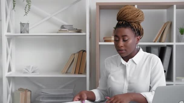 Finish work female teacher online education — Stock video