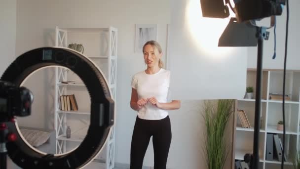 Fitness blog sportive woman video training — Vídeo de stock