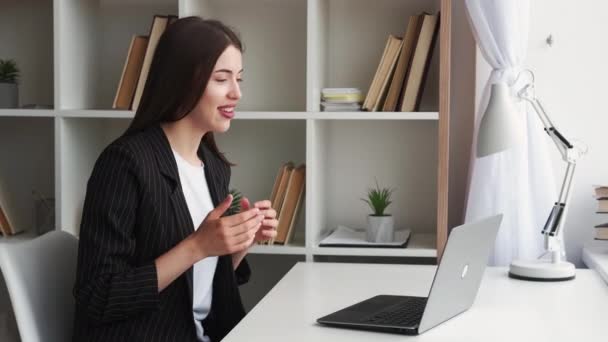 Online interview elegant woman video meeting — Vídeo de Stock