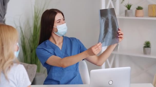 Disease recovery female doctor consultation — Wideo stockowe