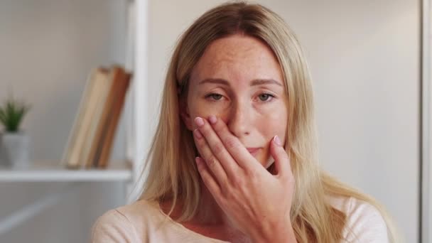 Upset woman disappointment regret lost hope — Video
