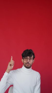 Yaratıcı bir içgörü. Çok düşünceli bir adam.