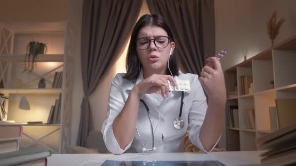 Online reçeteli ilaç danışmanı kadın — Stok video