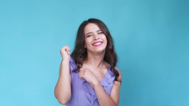 Goed gedaan opgewonden vrouw meme expressie gelukkig — Stockvideo