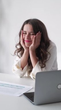 Başarı kadın mim ifadesini heyecanlandırdı