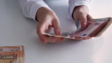 Kredi bankası kredisi Euro nakit sayımı yapıyor