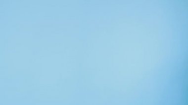 İki mutlu jest imzala, el salla.