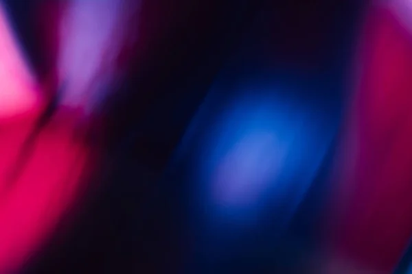 Borrão brilho sobreposição neon flash luz rosa azul escuro — Fotografia de Stock