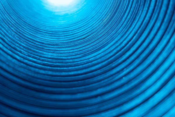 Fluorescente fundo borrão brilhante curvas azul — Fotografia de Stock