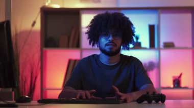 oyuncu vlog hipster adam teknolojisi inceleme stili