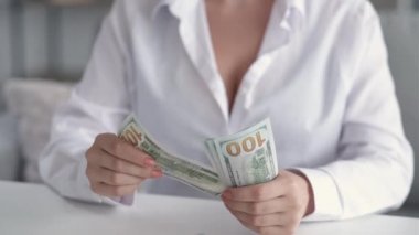 iş aldatmacası sinsi kadın para çalıyor.