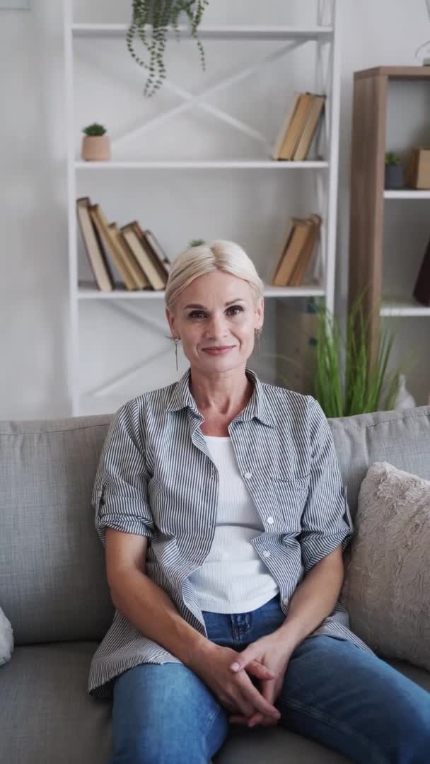 Middle-aged woman positive mind casual look — Stock Video