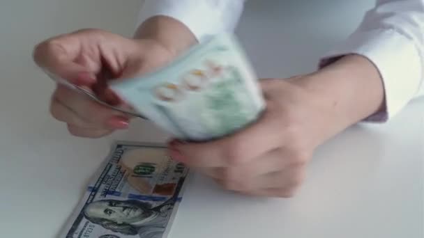 Denaro prestito banca credito mani contando dollari in contanti — Video Stock