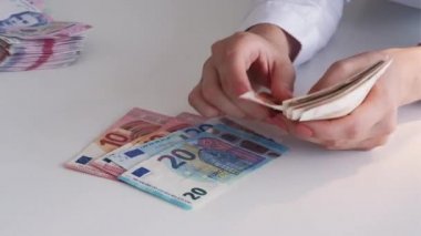Para değişimi para değeri eller nakit sayma