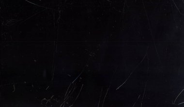 Kırık cam tabaka toz çizikleri gürültüyü örtüyor