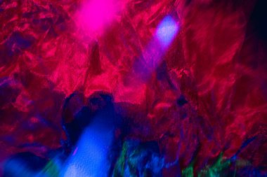 neon soyut arkaplan renk lensleri pembe parlıyor