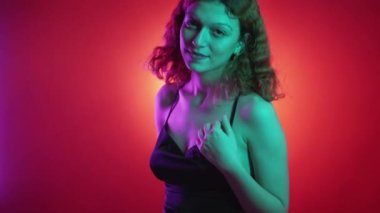 Yıldönümü hediyesi. Kadın neon ışığı.