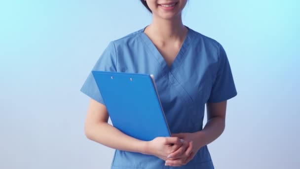 Personal médico médico femenino feliz enfermera sonriente — Vídeos de Stock