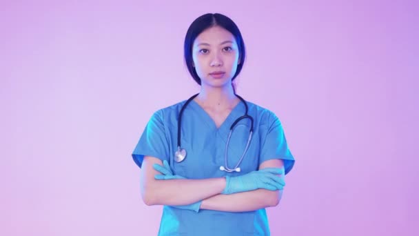 Pohotovostní zdravotní sestra ambulance služba jistá žena — Stock video