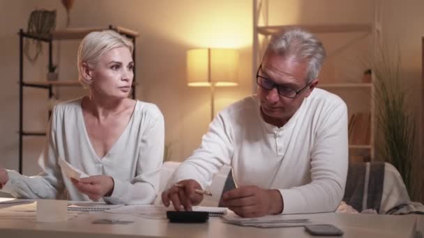 Problème financier querelle couple budget — Video