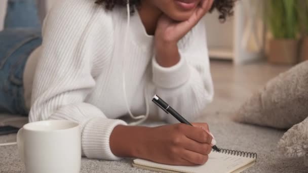 Journal planification journal écriture femme maison confortable — Video