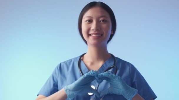 Soins de santé charité soutien médecin femme coeur — Video