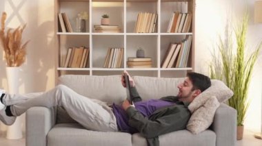 İnternet eğlence evi rahatla erkek tableti kanepesi