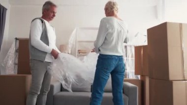 Yeni hayatımız hayal kırıklığına uğradı.