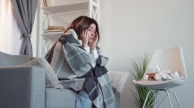 Ateş hastalığı, titreyen kadın baş ağrısı