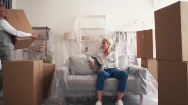 Apartman ayrı aile kavgası.