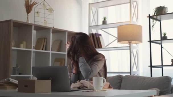 Doença de vírus mulher doente reunião on-line sentimento — Vídeo de Stock