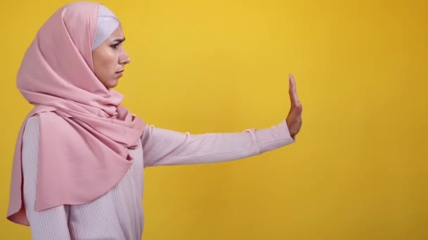 Arrêter geste déni aucune femme ennuyée rejetant — Video