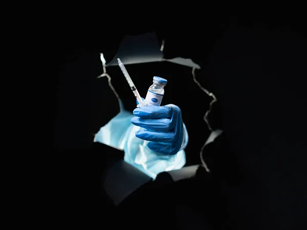 Вакцина постріл ковід-19 джеб лікар ручний флакон шприц — стокове фото