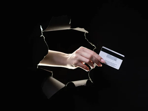 Escroquerie bancaire fraude financière main carte de crédit cvv — Photo
