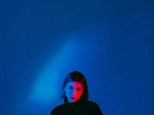 Neon Licht Gesicht Werbung Hintergrund Frau blau — Stockfoto