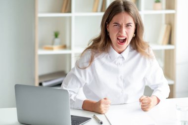 Proje başarısız agresif kadın öfkeli delilik