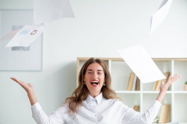 Başarılı iş heyecanlı kadın bitirme projesi