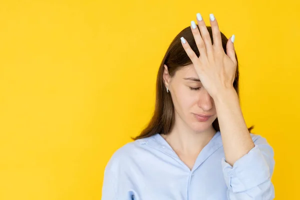 Facepalm gesto chocado mulher épico falhar muito — Fotografia de Stock