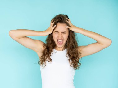 Öfke gücü çığlık atan kadın çaresizlik deliliği