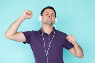 Müzikten hoşlanan insan sesi rahatlaması