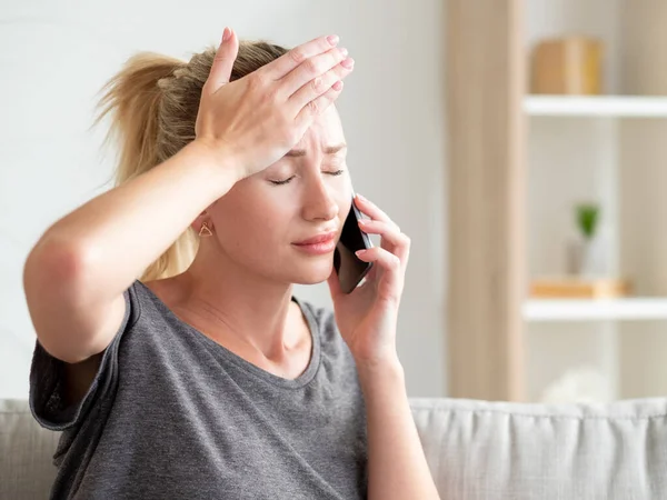 Exhausted day suffering woman mobile communication — Stock Photo, Image