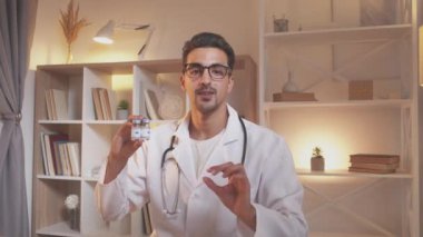 Koruyucu aşılama erkek doktor videosu