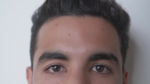 Twarzy leczenie przystojny mężczyzna piękno kosmetologia — Wideo stockowe