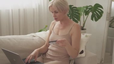 Çevrimiçi ödeme kadınların mali faaliyetlerini karıştırdı